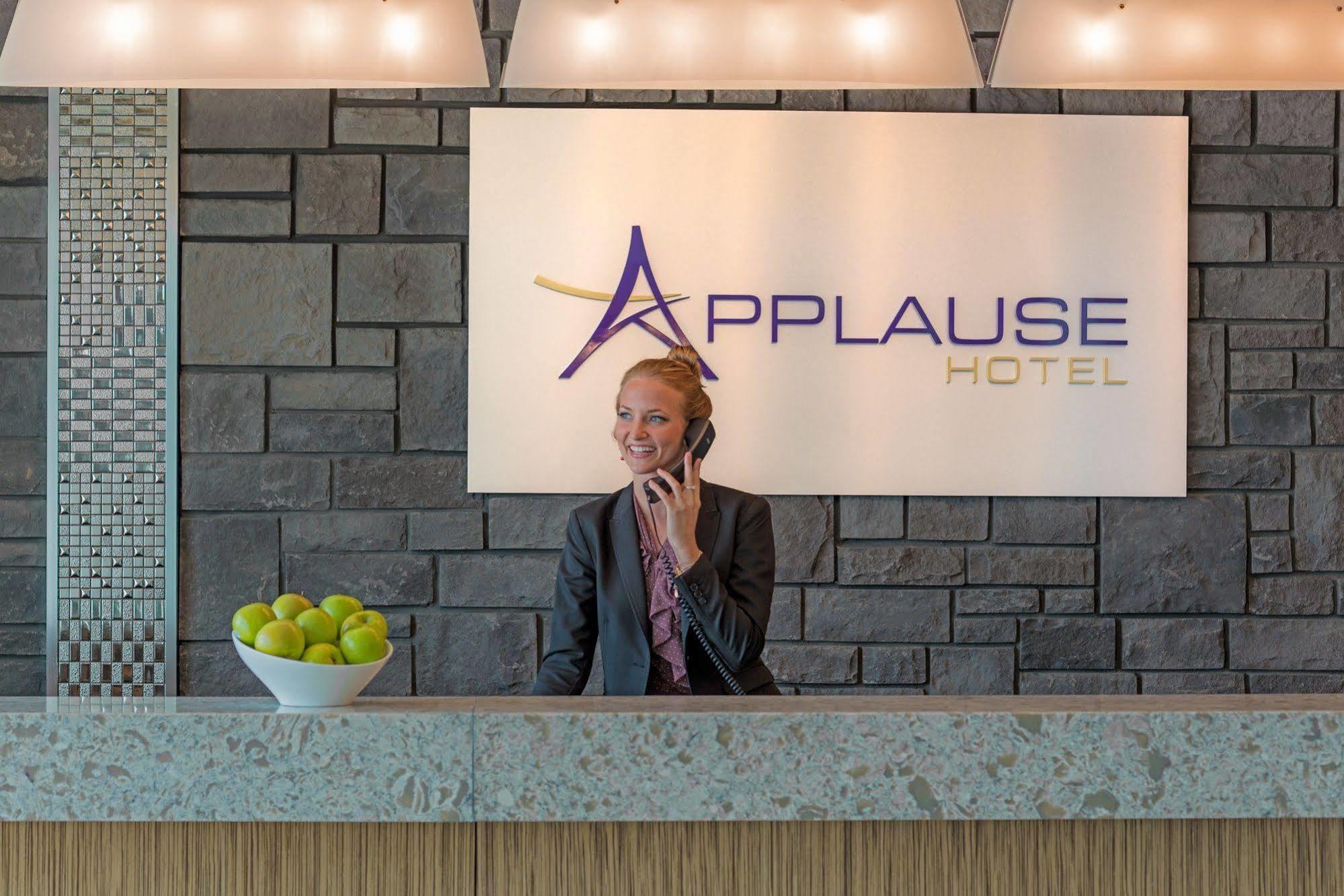 Applause Hotel Calgary Airport By Clique Buitenkant foto